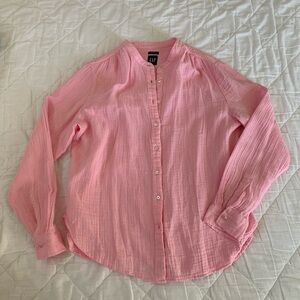GAP crinkle gauze button up.